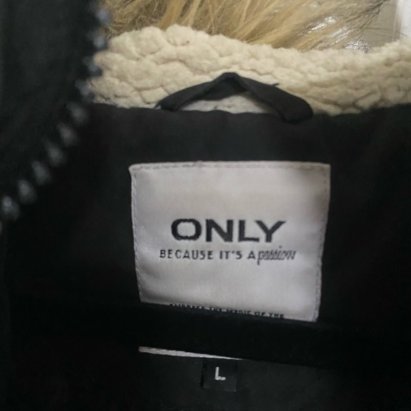 Only brand winter coat - Picture 2 of 3